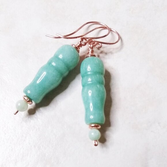 Exquisite & Stunning! Green Agate & Copper Hammered Earwires - OOAK EARCANDY!!! - Picture 1 of 9